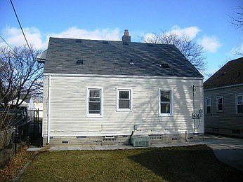 2nd image of 19398 Woodside St