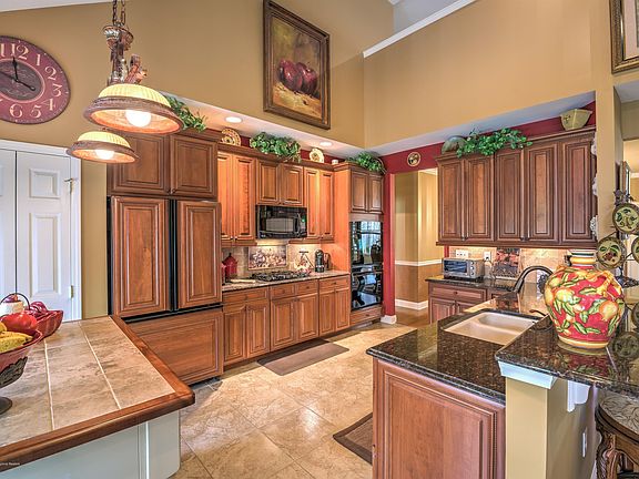 5th image of 29 Wintergreen Dr