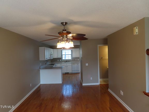 5th image of 219 Hunter Hills Cir