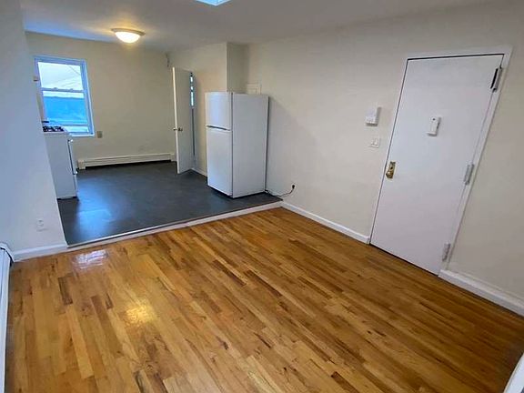 3rd image of 225 Columbia St #Top
