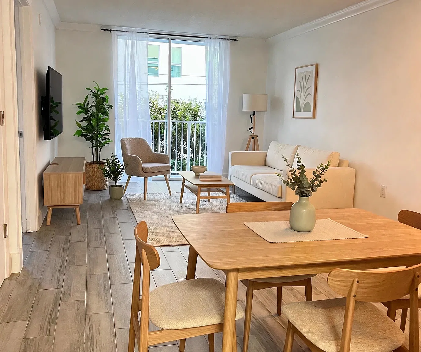 2 bed, 616 sqft, $2,200 — Photo 1