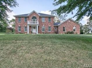 2035 Spring Valley Dr, Washington, MO 63090