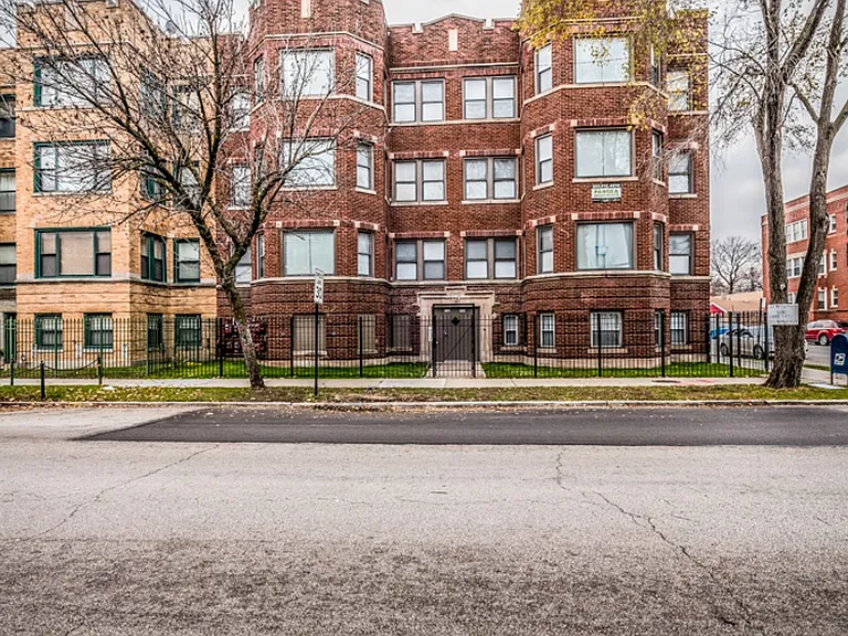 7300 S Yates Blvd — Photo 15