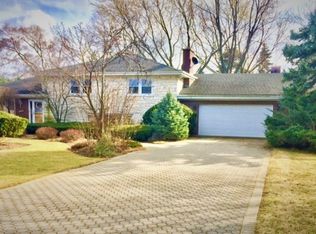 3245 Westview Dr, Northbrook, IL