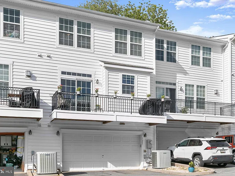 7207 Phelps Hill Ct — Photo 44