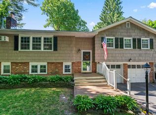 116 Cleveland Dr, Centerport, NY 11721