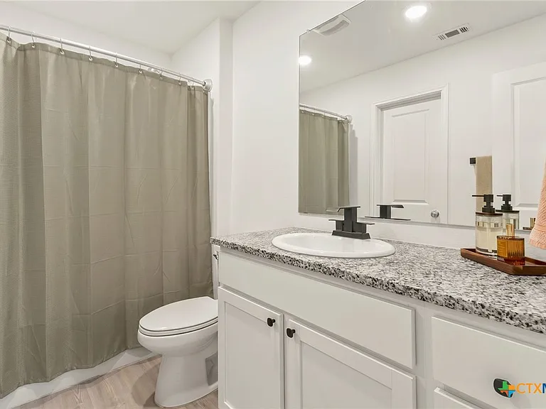 9129 Navarro Vis — Photo 17