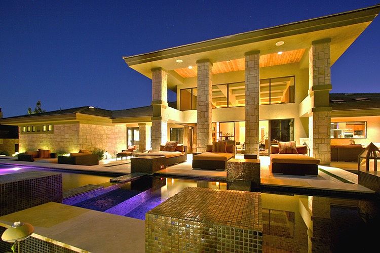 Back/ Pool