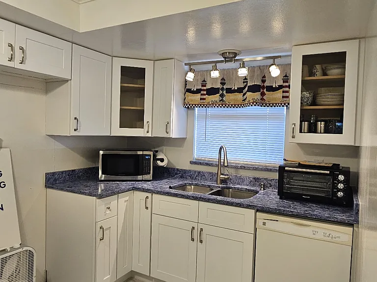 1220 SE 40th St #7 — Photo 3