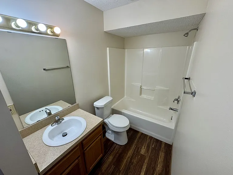 426 Oakwood Ave #C — Photo 6