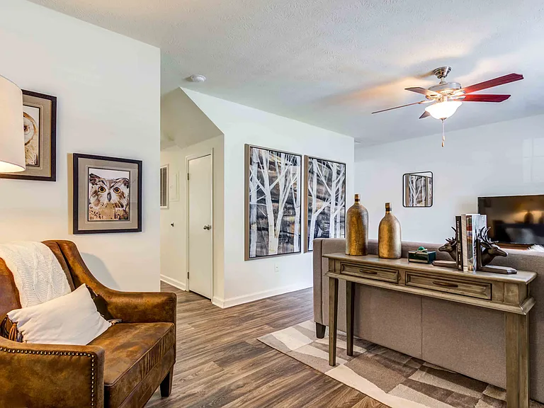 Eagle Pointe Apartment Homes — Photo 15