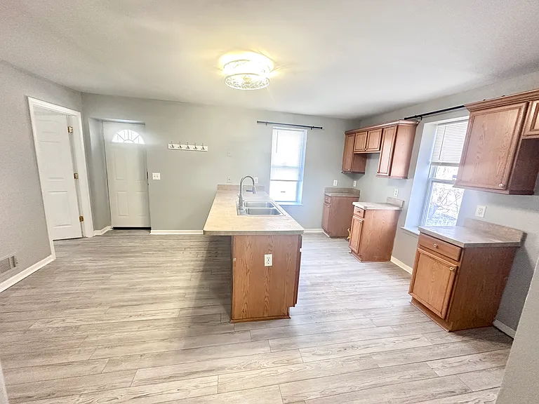 1751 Clara St — Photo 22