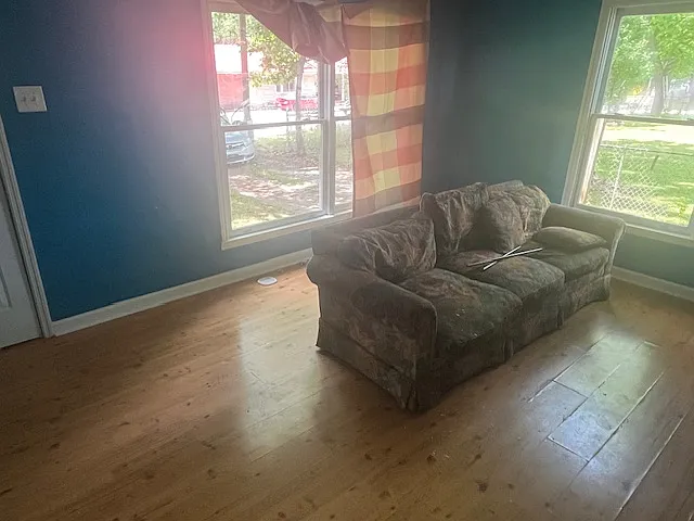 410 Coman St — Photo 2