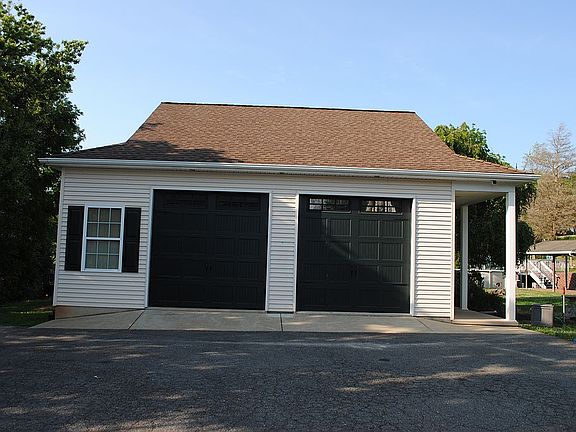 3rd image of 80 N Blainsport Rd