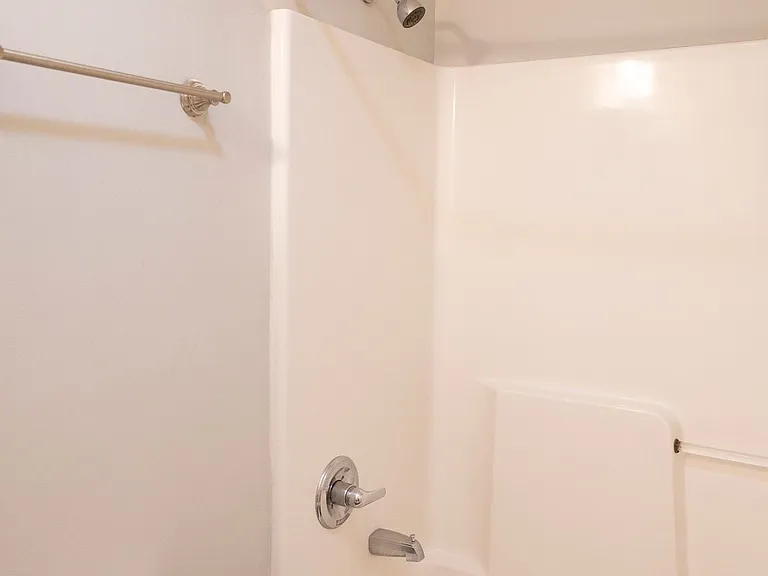 1555 W King St — Photo 10