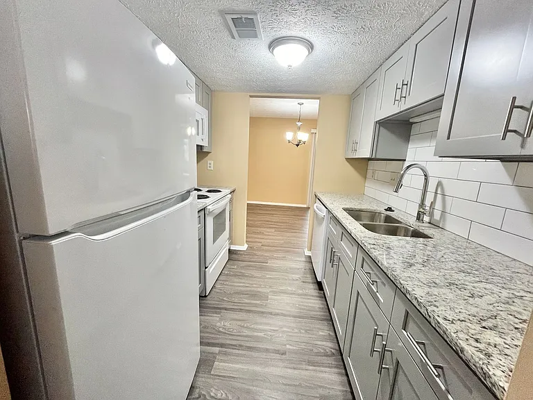 6418 Meadow Rue Dr — Photo 4
