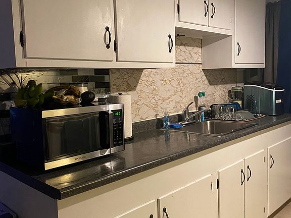 3rd image of 66 Sanford Pl #3