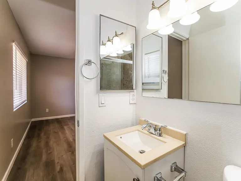 1417 E Irwin Ave — Photo 12
