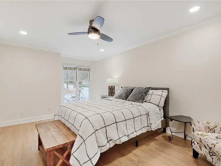 1105 Garden Ct — Photo 20