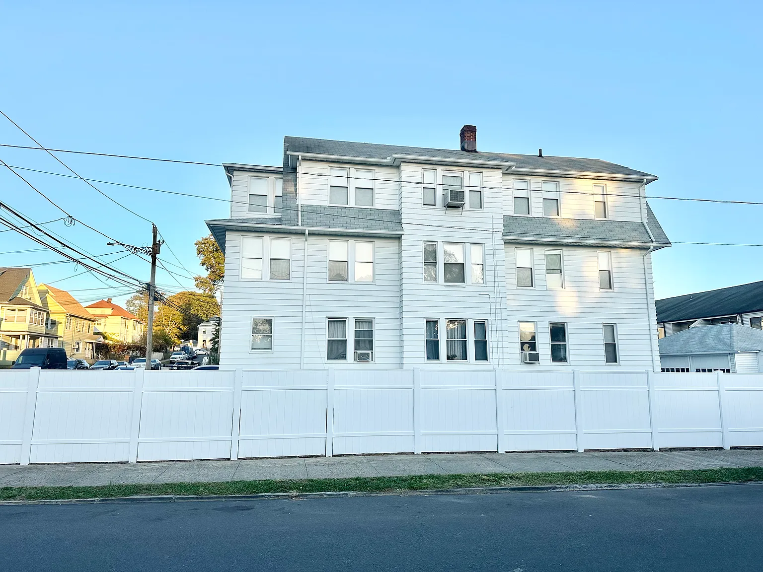4 bed, 4114 sqft, $3,400 — Photo 3