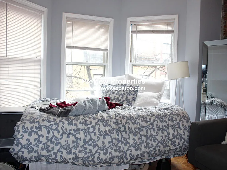Anderson St — Photo 10