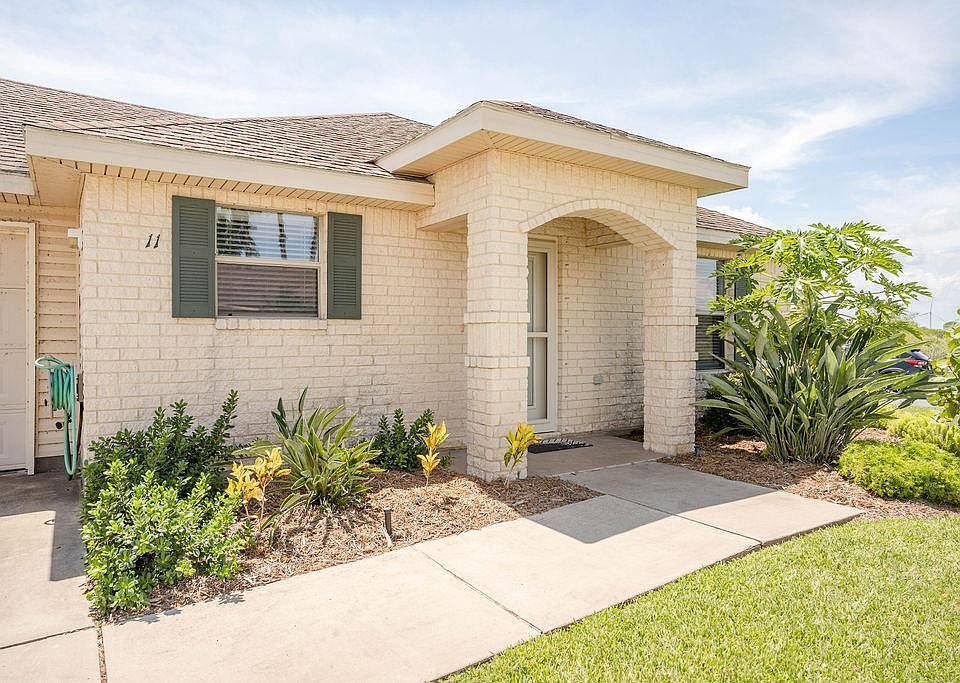 1st image of 11 Doral Dr