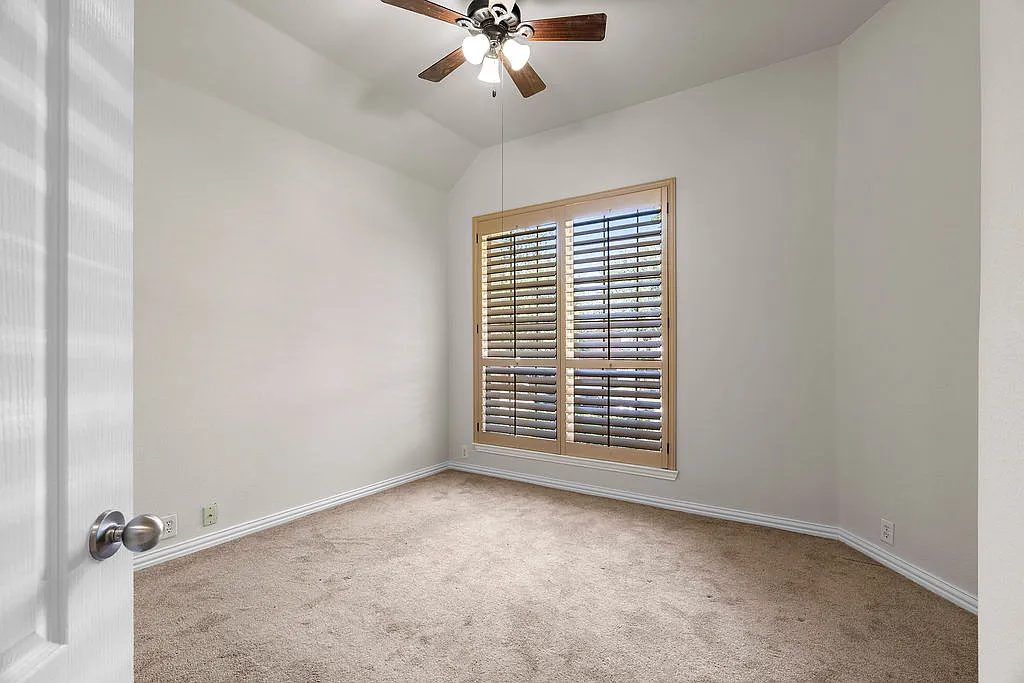 4 bed, 2094 sqft, $2,900 — Photo 2