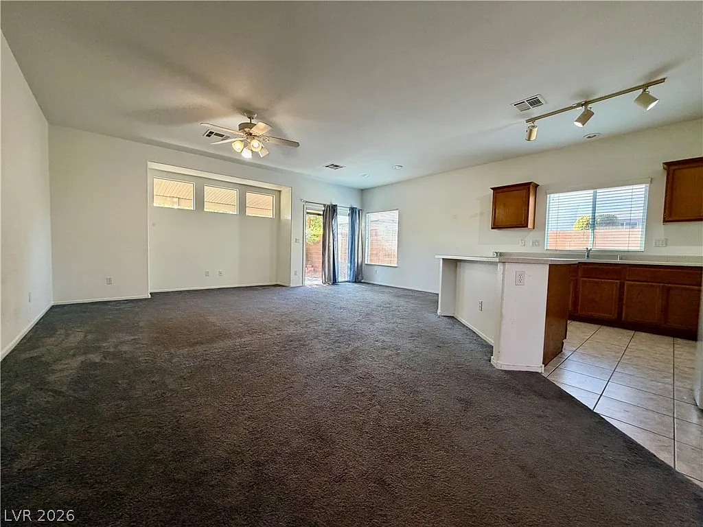 3 bed, 2.0 bath, 1487 sqft, $2,100 — Photo 3