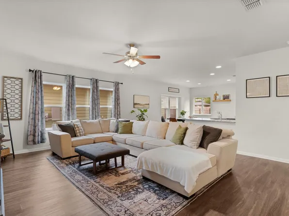 925 Stampede Rd, San Marcos, TX 78666