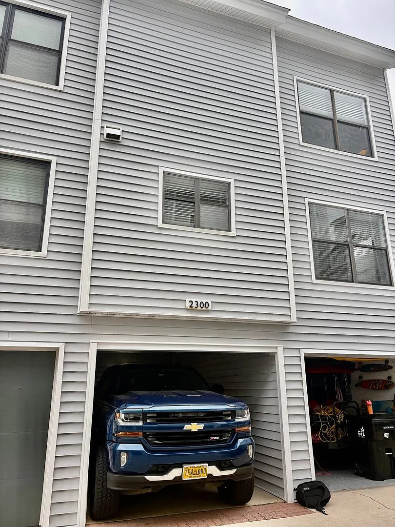 3BD/2.5 Bath End Unit Condo One Block from the Bay in Ocean Park! Attached One Car Garage! — Photo 2