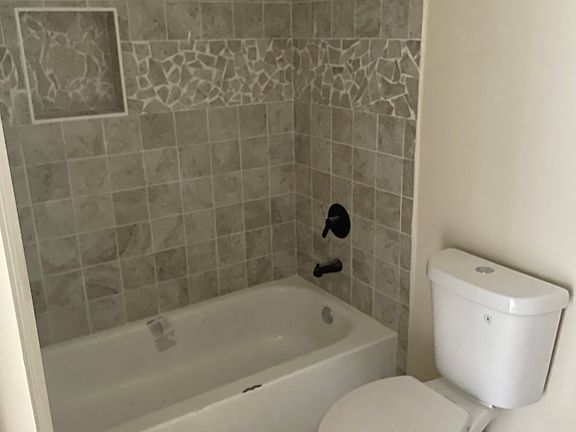 Newly renovated townhome on established block in Algiers 
Custom ceramic tile in both bathrooms 
Quartz countertops,separate laundry room and pantry,& more 

Come view today 
Vouchers excepted with income reported.