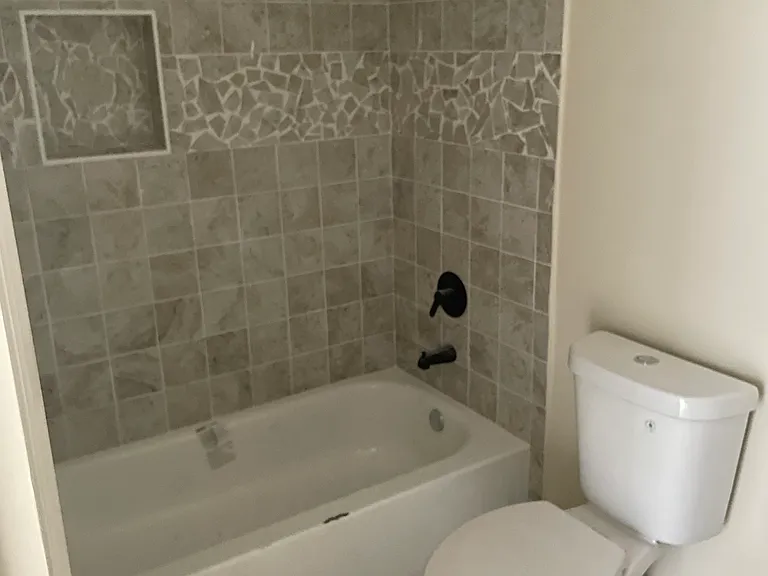 Newly renovated townhome on established block in Algiers
Custom ceramic tile in both bathrooms
Quartz countertops,separate laundry room and pantry,& more
Come view today
Vouchers excepted with income reported.