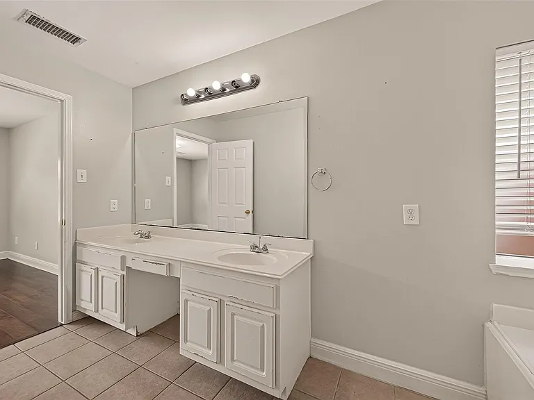 18203 Winding Timbers Ln — Photo 17