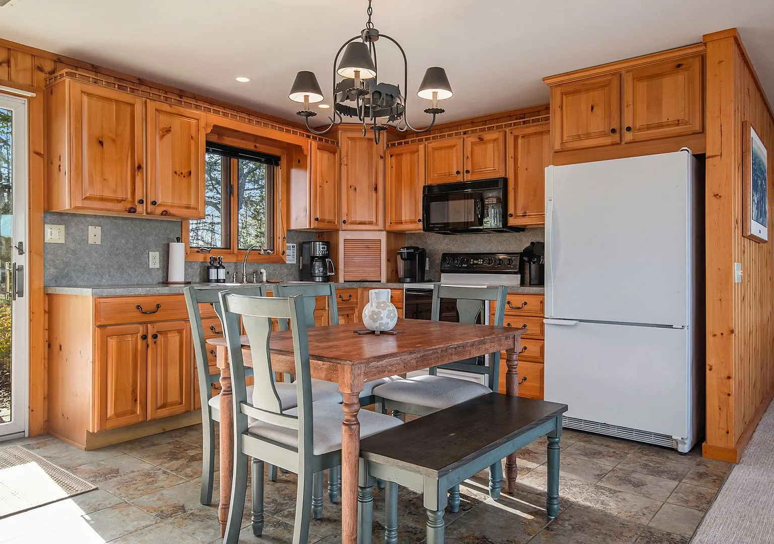 Fully Furnished Lakefront Home on Intermediate Lake Available October 1, 2026 through May 27, 2027 — Photo 3