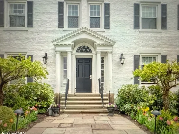 33 Maplewood Ave Unit 305, Pittsfield, MA 01201