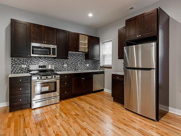 5th image of 1926 W Montrose Ave #2S