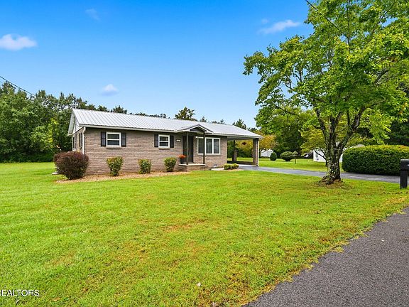 3rd image of 912 Bud Ln
