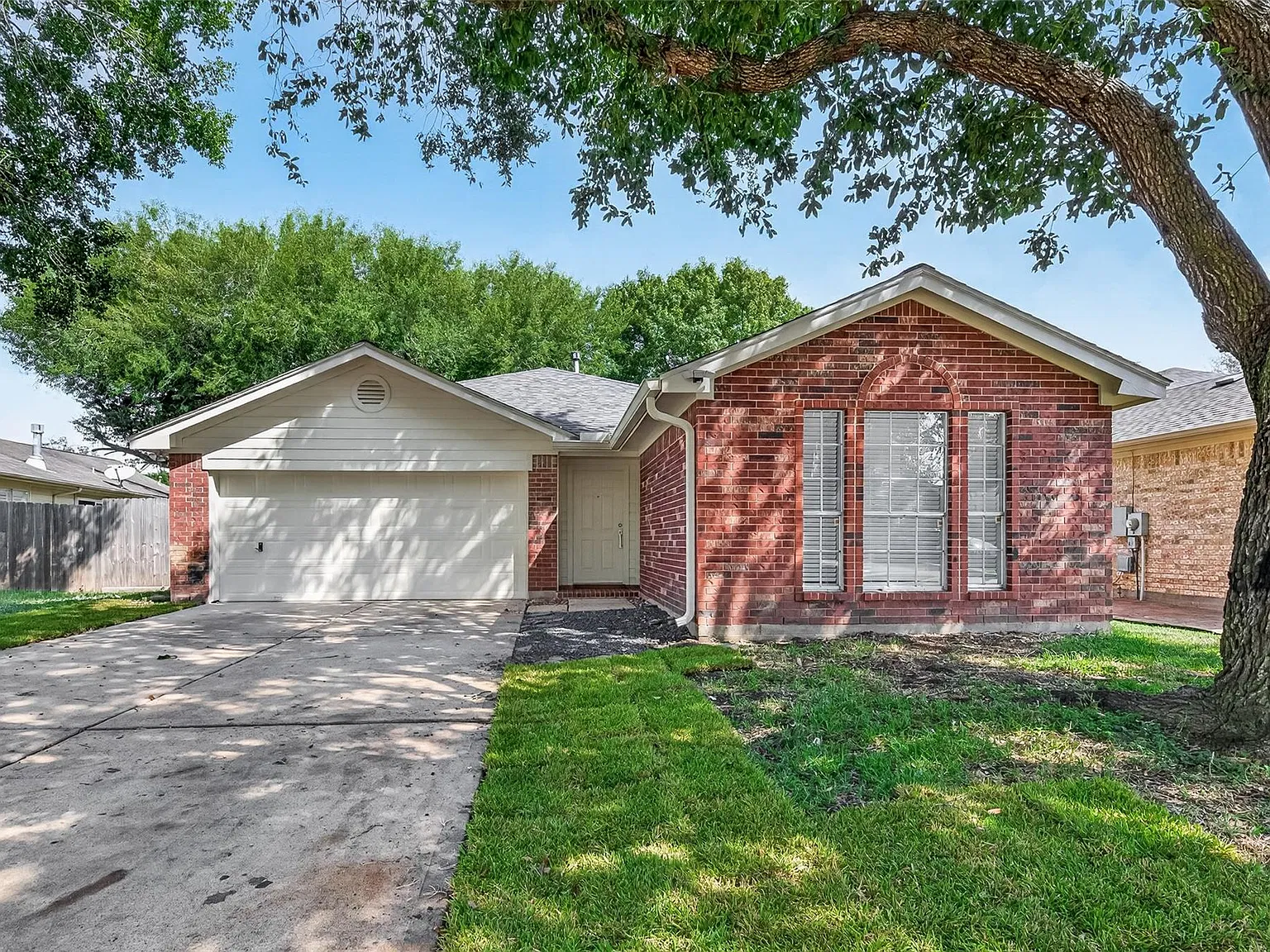 3 bed, 2.0 bath, 1184 sqft, $2,000 — Photo 1