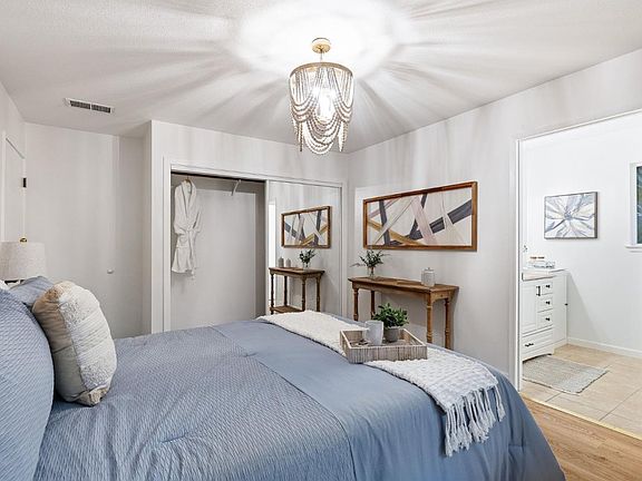 5th image of 224 El Camino Rd