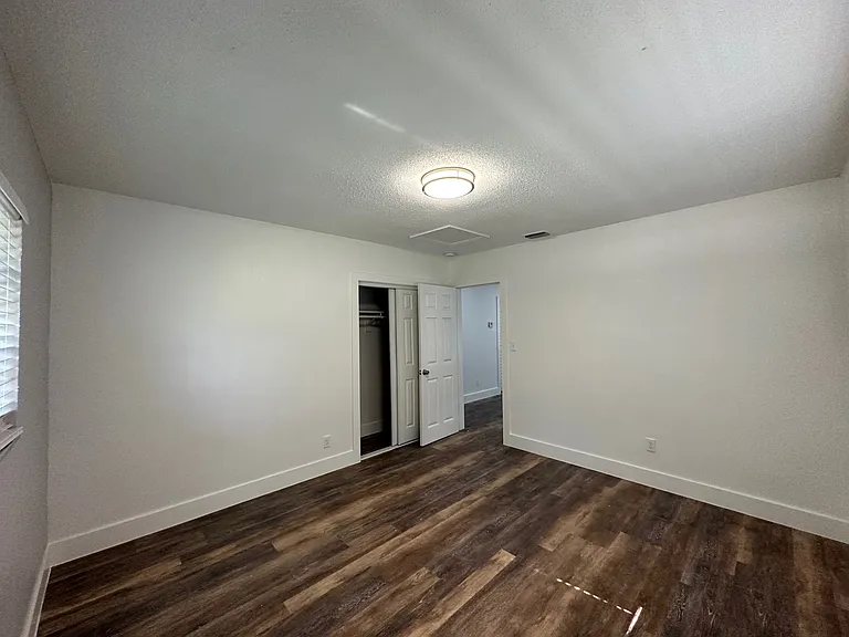 3315 SW 15th Ave #0 — Photo 2