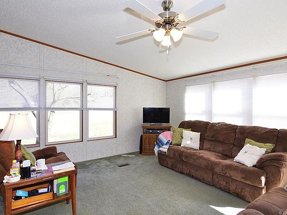 4th image of 932 W 137th Pl