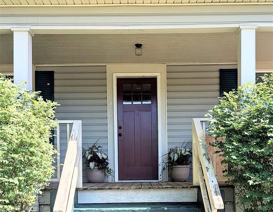 1st image of 110 N Chestnut St