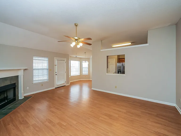 8243 Cross Point Dr — Photo 3