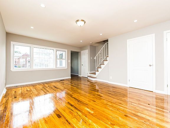 5th image of 17917 Mathewson Ct