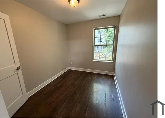 3 bed, $3,500 — Photo 4