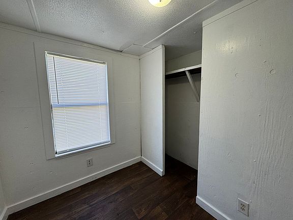 5th image of 202 Irvin Ave NW #1