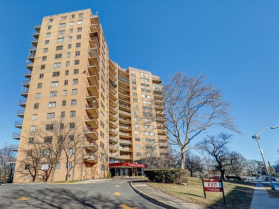 3rd image of 275 Prospect St APT 9C