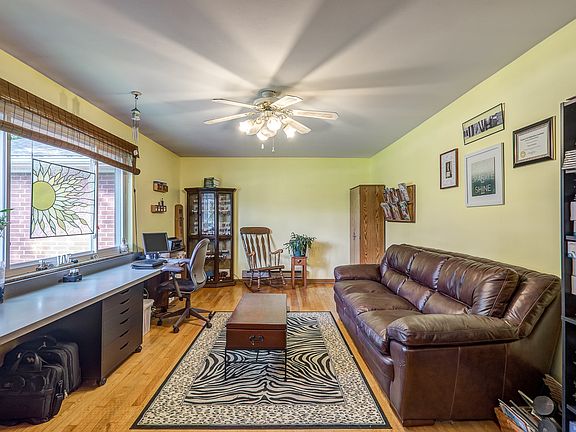 4th image of 3255 Maplewood Dr