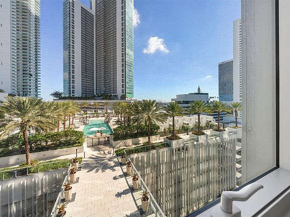 2nd image of 851 NE 1st Avenue #907