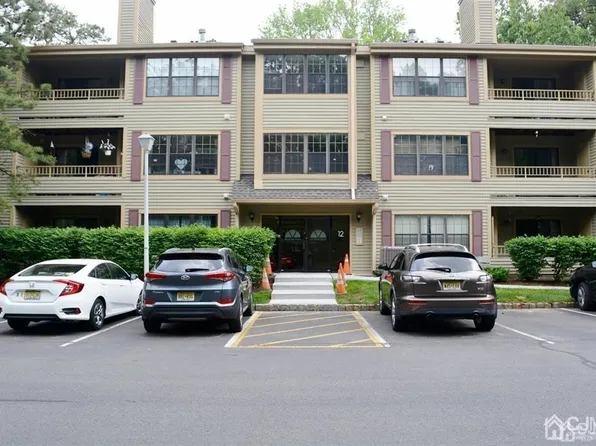 1201 Stoneridge Cir, Helmetta, NJ 08828